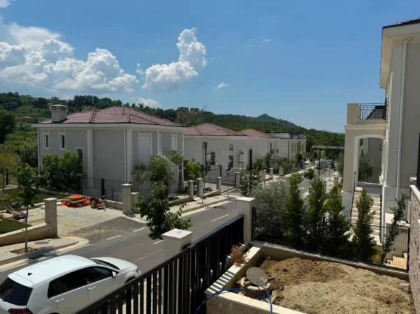 Tirane, jepet me qera Vile Vile 2 Katshe , 495 m² 5.000 € 