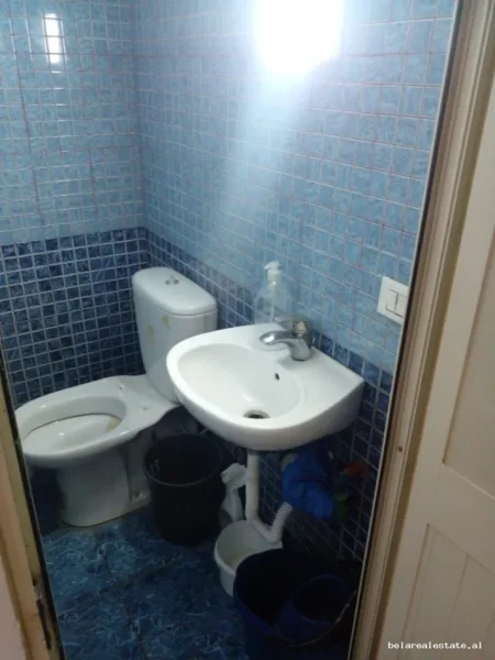Tirane, jepet me qera dyqan Kati 2, 60 m² 630 € (Rruga e Barrikadave)