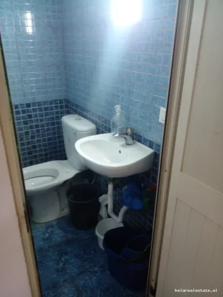 Tirane, jepet me qera dyqan Kati 2, 60 m² 630 € (Rruga e Barrikadave)