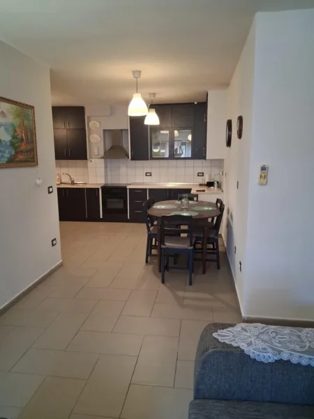 Tirane, jepet me qera apartament 2+1 Kati 3, 103 m² 650 € (Rruga Myslym Shyri)