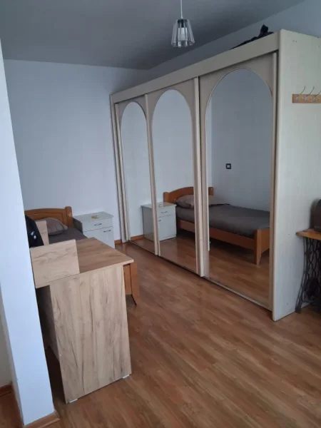 Tirane, jepet me qera apartament 2+1 Kati 3, 103 m² 650 € (Rruga Myslym Shyri)