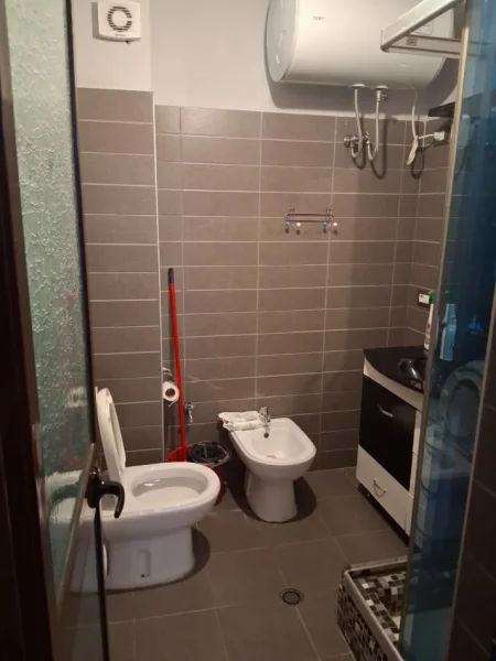 Tirane, jepet me qera apartament 2+1 Kati 3, 103 m² 650 € (Rruga Myslym Shyri)