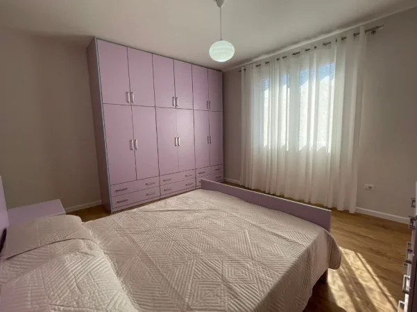 Tirane, jepet me qera apartament 2+1 Kati 2, 105 m² 800 € 