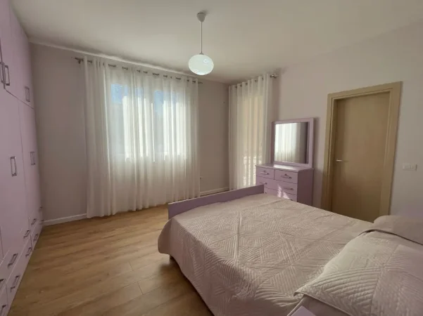 Tirane, jepet me qera apartament 2+1 Kati 2, 105 m² 800 € 