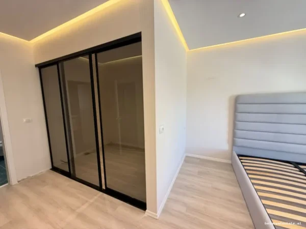 Tirane, jepet me qera apartament 2+1+Ballkon Kati 4, 145 m² 1.250 € (Hysni Gerbolli)