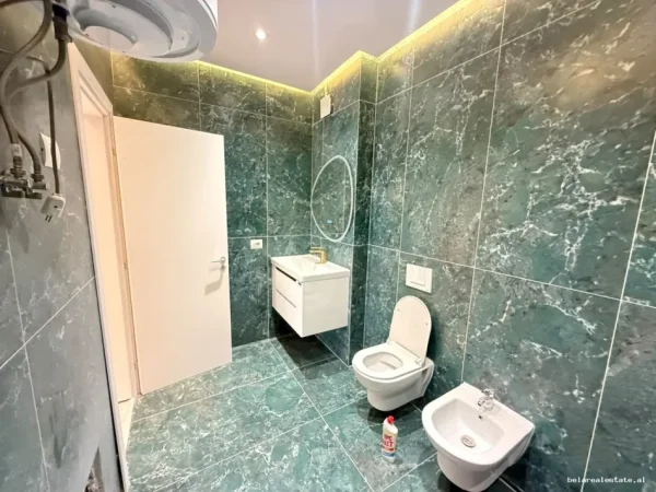 Tirane, jepet me qera apartament 2+1+Ballkon Kati 4, 145 m² 1.250 € (Hysni Gerbolli)