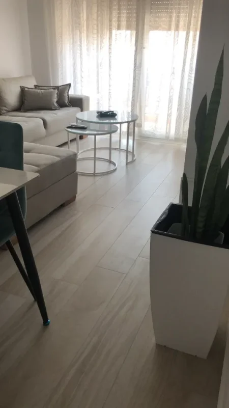 Tirane, jepet me qera apartament 1+1 Kati 3, 70 m² 550 € (GOLDEN PARK)