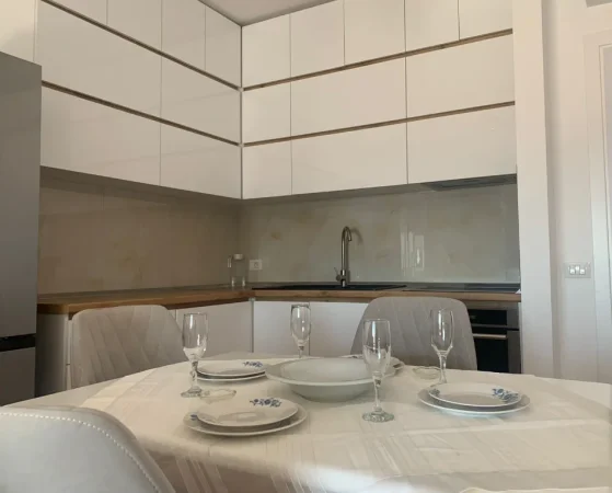 Tirane, jepet me qera apartament 2+1 , 120 m² 650 € 