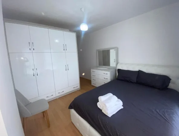 Tirane, jepet me qera apartament 2+1 , 120 m² 650 € 