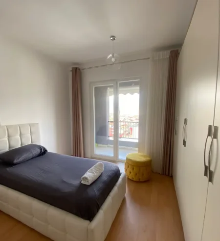 Tirane, jepet me qera apartament 2+1 , 120 m² 650 € 