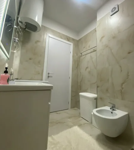 Tirane, jepet me qera apartament 2+1 , 120 m² 650 € 
