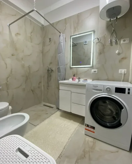 Tirane, jepet me qera apartament 2+1 , 120 m² 650 € 