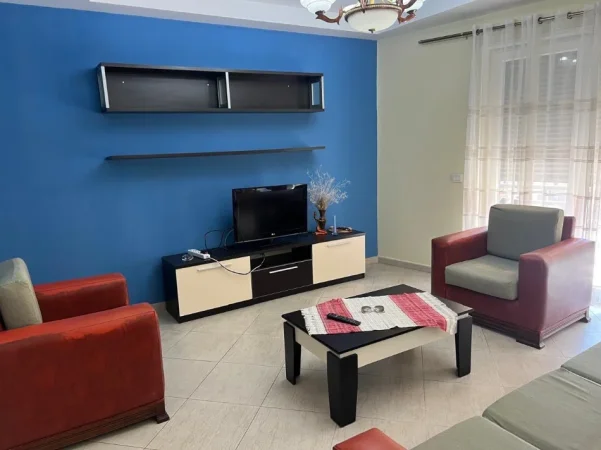 Tirane, jepet me qera apartament 2+1 Kati 4, 100 m² 700 € (PAZARI I RI)