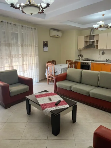 Tirane, jepet me qera apartament 2+1 Kati 4, 100 m² 700 € (PAZARI I RI)