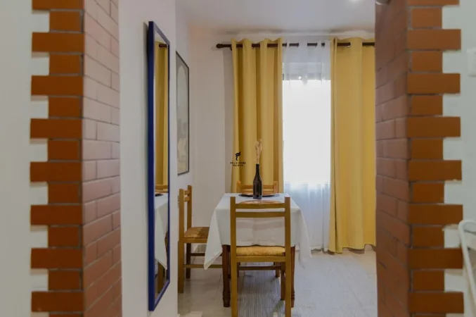 Tirane, jepet me qera apartament 1+1 Kati 2, 70 m² 700 € (QENDER)