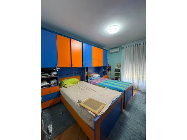 Tirane, shitet apartament 3+1 Kati 4, 123 m² 300.000 € (PALLATI ME SHIGJETA)