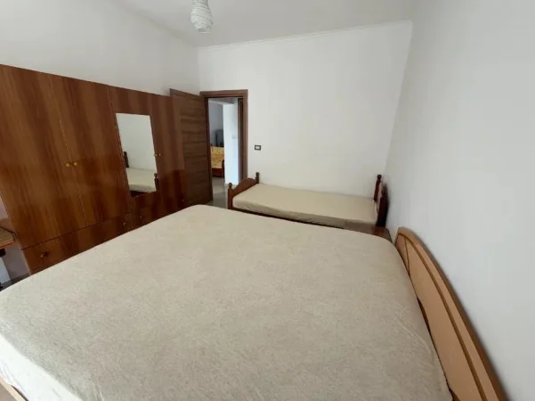 Tirane, jepet me qera apartament 1+1 Kati 3, 65 m² 450 € (RRUGA MIHAL GRAMENO)