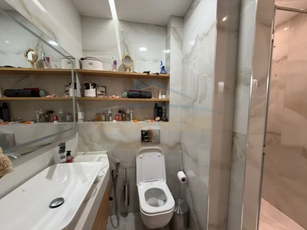 Tirane, shitet apartament 3+1+Ballkon Kati 3, 145 m² 