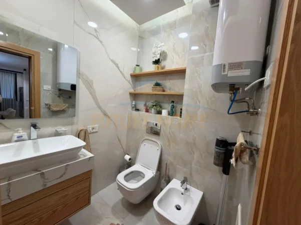 Tirane, shitet apartament 3+1+Ballkon Kati 3, 145 m² 