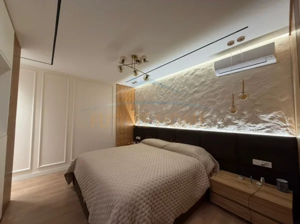 Tirane, shitet apartament 3+1+Ballkon Kati 3, 145 m² 