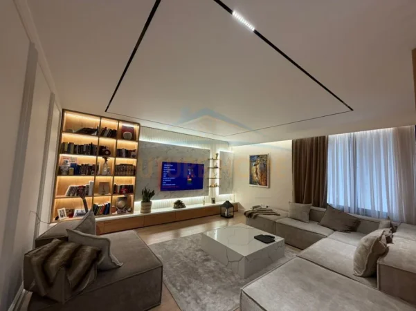 Tirane, shitet apartament 3+1+Ballkon Kati 3, 145 m² 