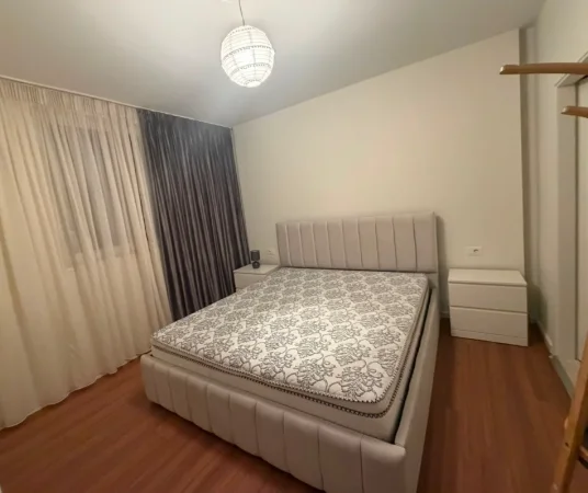 Tirane, jepet me qera apartament 2+1 , 90 m² 800 € 