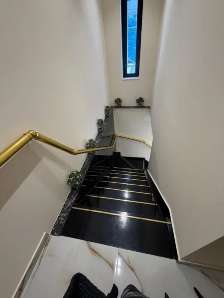 Tirane, jepet me qera apartament 2+1 Kati 2, 120 m² 800 € (Rruga e Elbasanit)