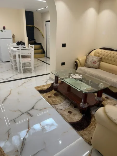 Tirane, jepet me qera apartament 2+1 Kati 2, 120 m² 800 € (Rruga e Elbasanit)