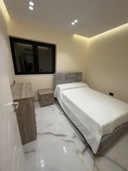 Tirane, jepet me qera apartament 2+1 Kati 2, 120 m² 800 € (Rruga e Elbasanit)