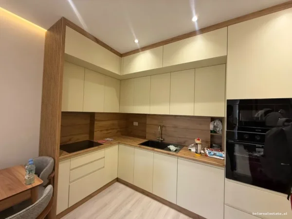 Tirane, jepet me qera apartament 1+1+Ballkon Kati 4, 73 m² 730 € (Hysni Gerbolli)