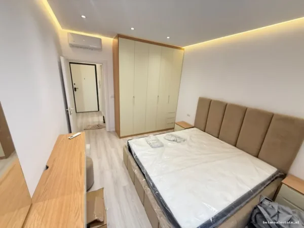 Tirane, jepet me qera apartament 1+1+Ballkon Kati 4, 73 m² 730 € (Hysni Gerbolli)