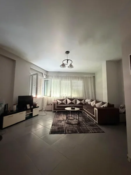 Tirane, jepet me qera apartament 1+1+Aneks+Ballkon , 500 € (liqeni i thate , kopshti botanik)
