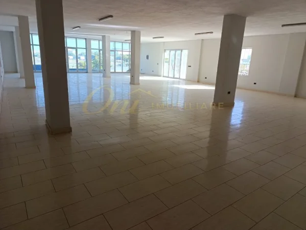 Tirane, jepet me qera ambjent biznesi Kati 1, 230 m² 600 € (KASHAR)