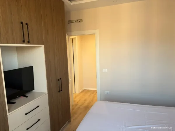 Tirane, jepet me qera apartament 1+1+Ballkon Kati 8, 65 m² 550 € (Xhanfize Keko)
