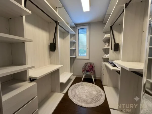Tirane, jepet me qera apartament 2+1+Ballkon Kati 8, 107 m² 1.700 € 