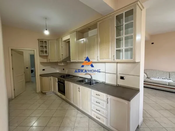 Tirane, jepet me qera apartament 2+1+Ballkon Kati 1, 70 m² 428 € (KODRA E PRIFTIT)