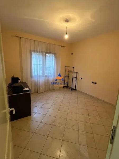 Tirane, jepet me qera apartament 2+1+Ballkon Kati 1, 70 m² 428 € (KODRA E PRIFTIT)
