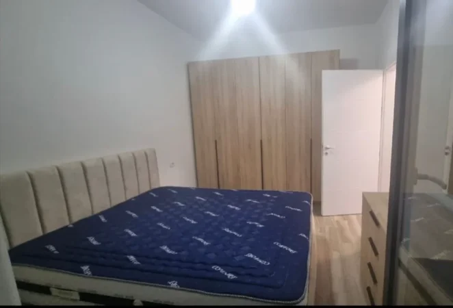 Tirane, jepet me qera apartament 1+1 Kati 4, 65 m² 500 € (ISH FUSHA E AVIACIONIT)