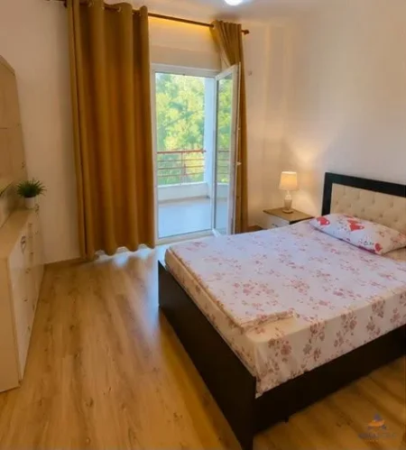 Tirane, jepet me qera apartament 2+1+Ballkon Kati 1, 85 m² 803 € 