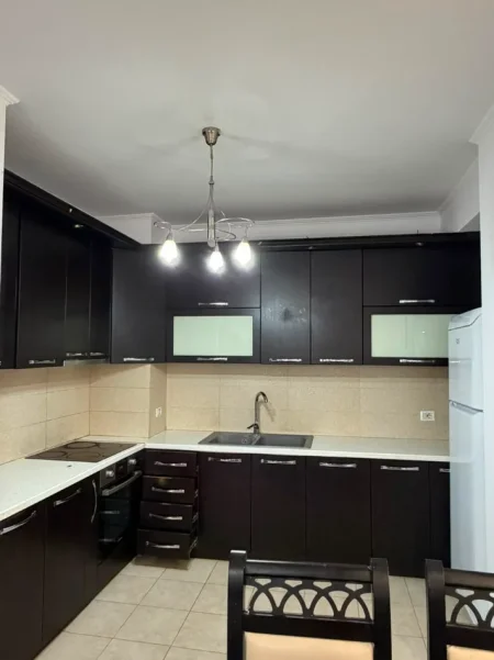 Tirane, jepet me qera apartament 1+1 Kati 3, 65 m² 450 € (ASTIR)