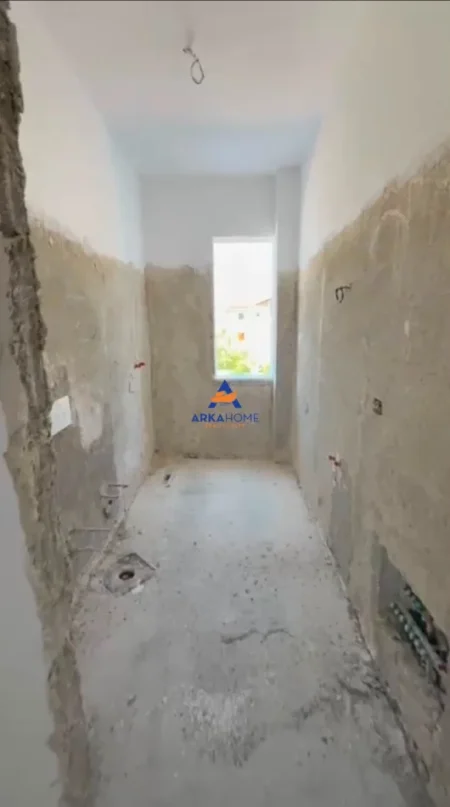 Tirane, shitet apartament 1+1+Ballkon Kati 1, 77 m² 68.000 € 
