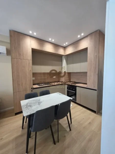 Jepet me qera Apartament 1+1 ne Ali Dem te Kompleksi Kadiu (D8241A-210)