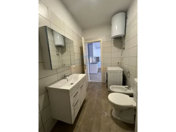 Tirane, shitet apartament 1+1 Kati 8, 81 m² 145.000 € (FUSHA AVIACIONIT)
