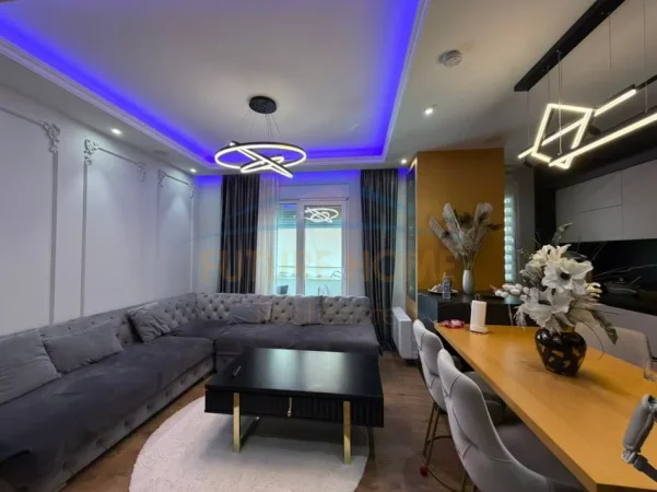 Tirane, shitet apartament 2+1 Kati 4, 98 m² 245.000 € (FUSHA AVIACIONIT)