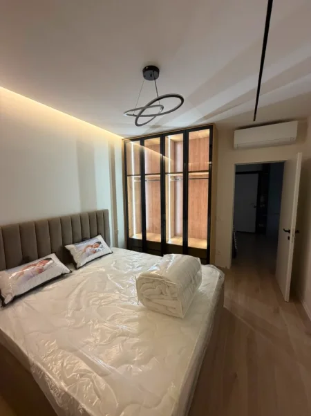 Tirane, jepet me qera apartament 1+1+Aneks+Ballkon Kati 8, 1.000 € (zogu i zi)