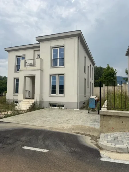 Tirane, shitet Vile Vile 3 Katshe , 1.052 m² 1.600.000 € 
