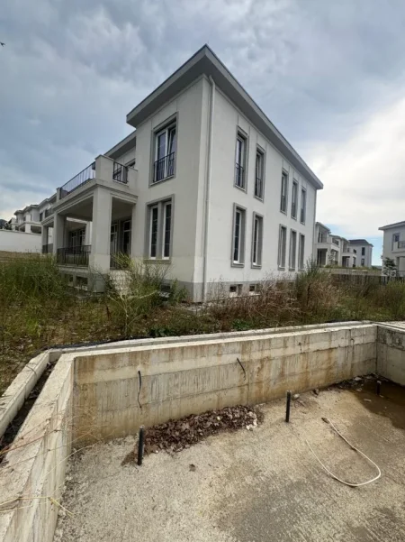 Tirane, shitet Vile Vile 3 Katshe , 1.052 m² 1.600.000 € 