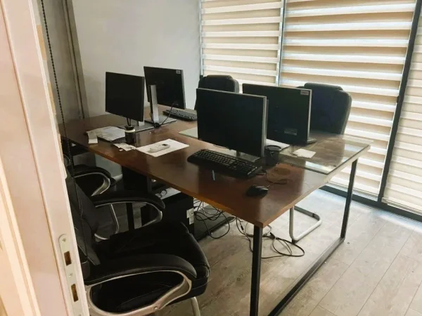 Tirane, jepet me qera zyre Kati 2, 110 m² 2.000 € 