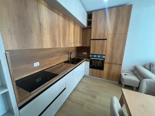 Tirane, jepet me qera apartament 2+1 Kati 5, 82 m² 800 € (Don Bosko)