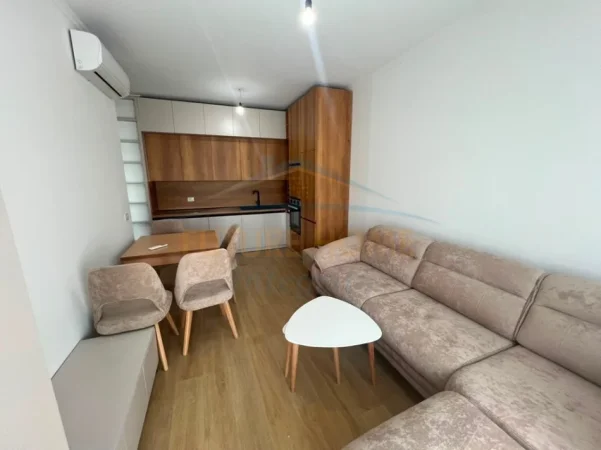 Tirane, jepet me qera apartament 2+1 Kati 5, 82 m² 800 € (Don Bosko)